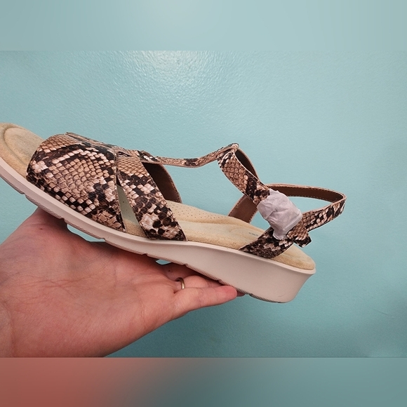 Lands' End Snake Print Strap Back Sandles Size 10 US - Picture 4 of 12